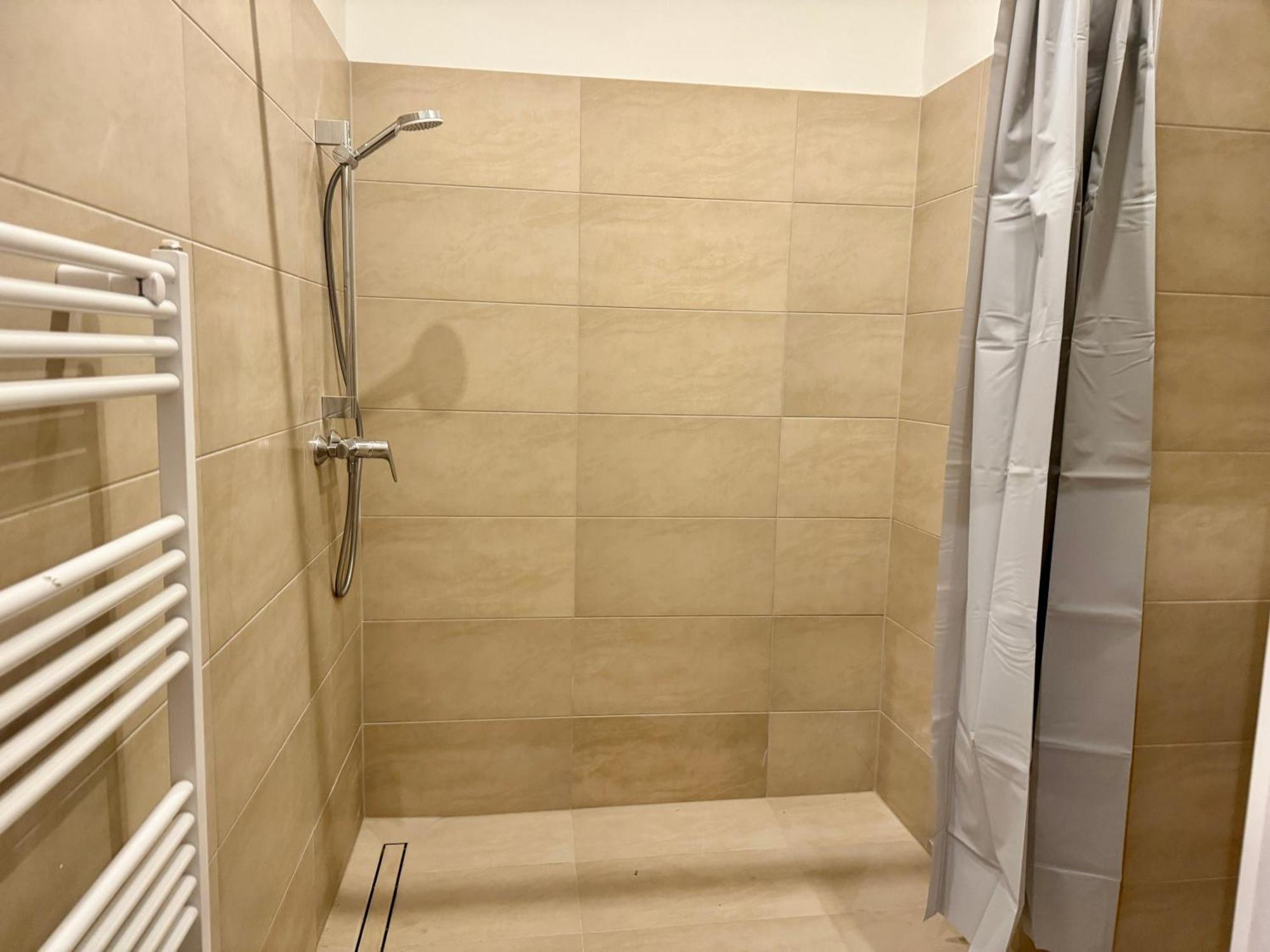 Spacious Apartment - 15 Min To Center Wenen Buitenkant foto